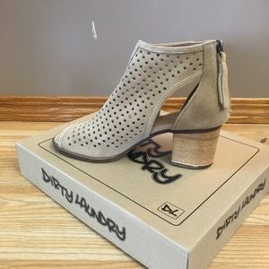 DIRTY LAUNDRY tan zip open toe booties 7.5 NWOT